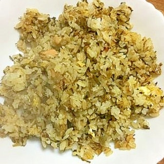 鮭と卵の辛子高菜チャーハン（醤油マヨソース味）